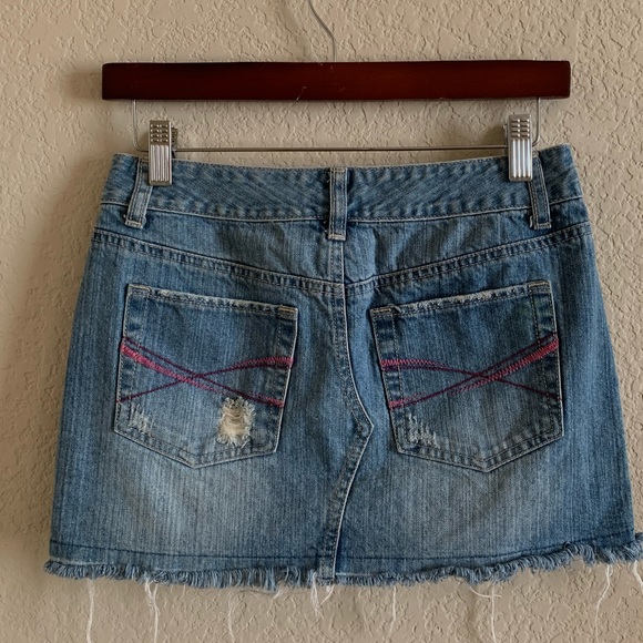 Aeropostale light washed denim skirt. Size 1/2 - Picture 2 of 2